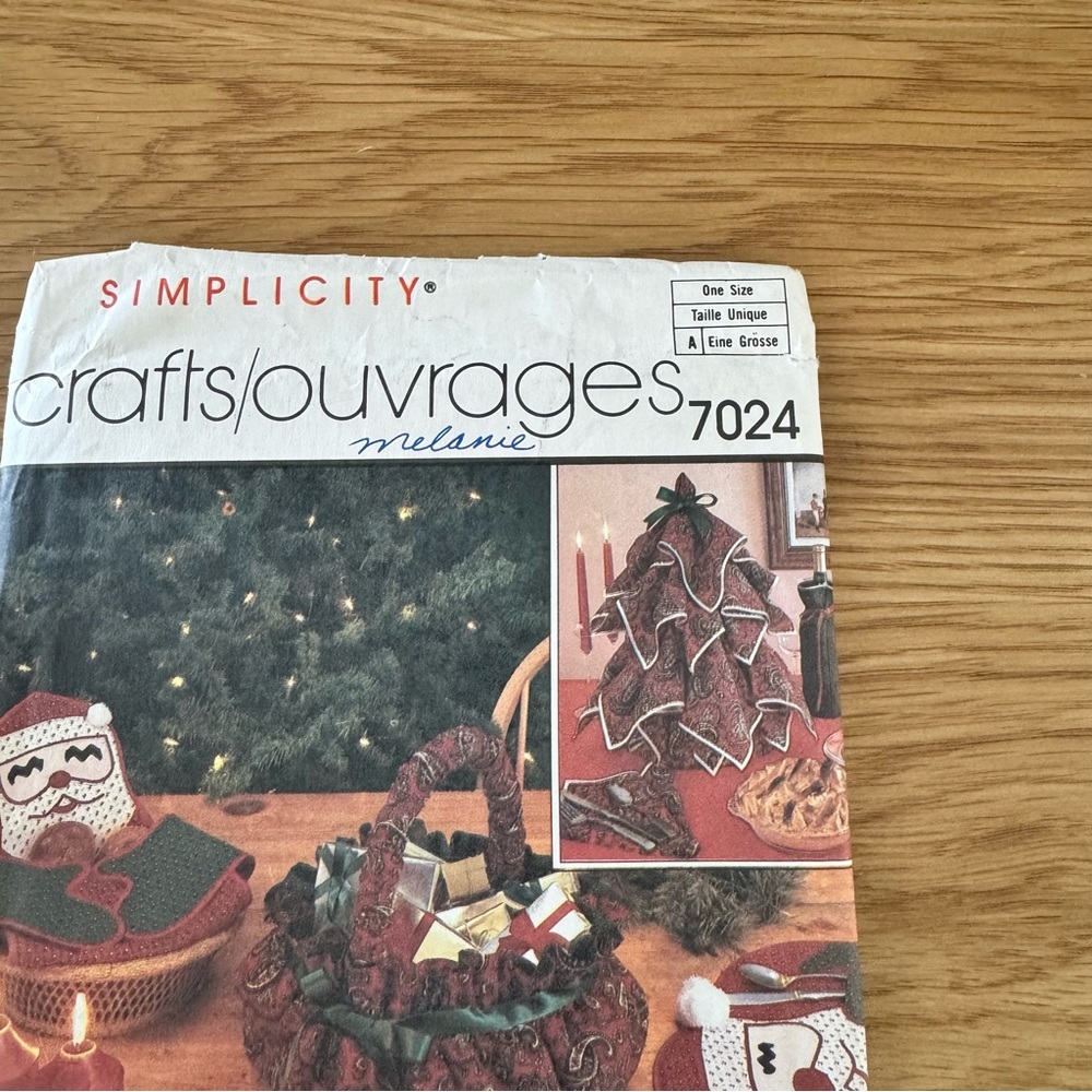 Simplicity Festive Craft Pattern Set - Red and Green - Picture 3 of 4